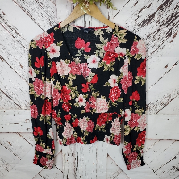 American Eagle Outfitters Tops - AEO Floral Cropped Top XS